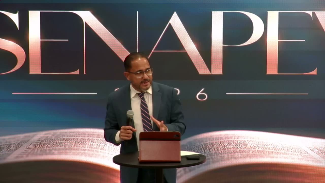 Pr. Esdras Carvalho ministrando